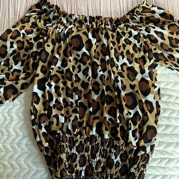 Cheetah print off shoulder dress shirt - Picture 4 of 4